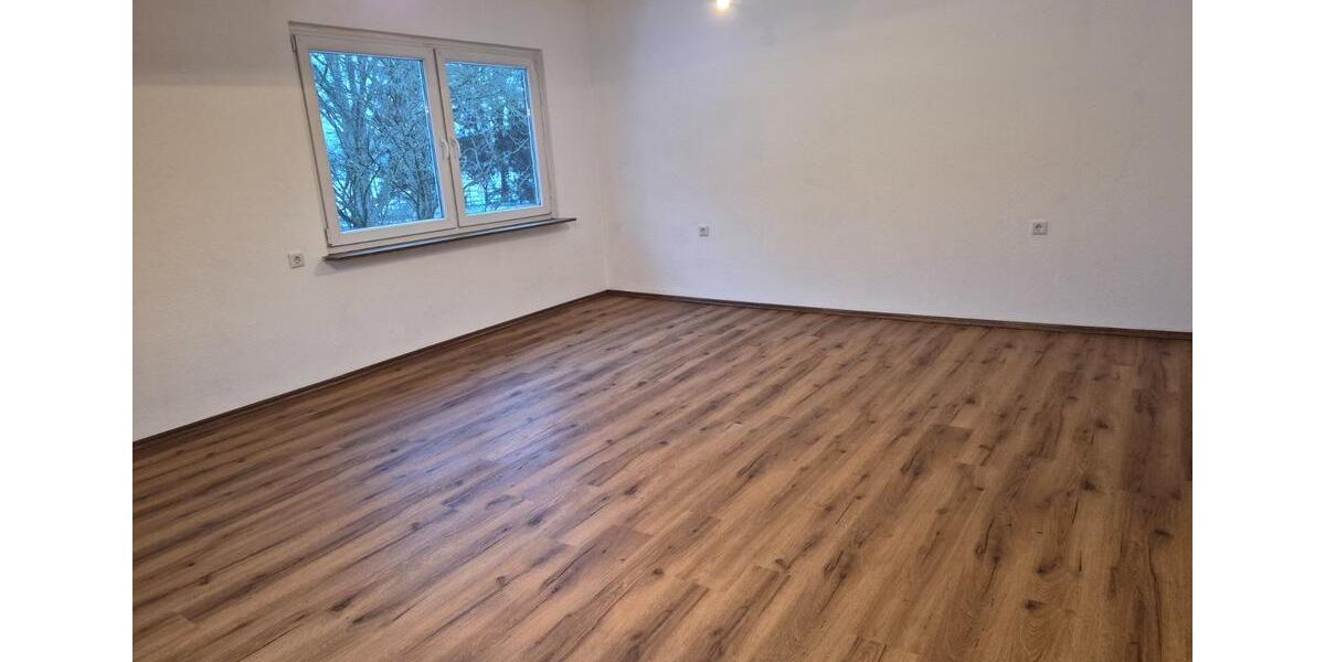 Dachgeschoßwohnung Edewecht - 3 Zimmer, 94 m&sup2;, 800&euro; | Angebot:25872614