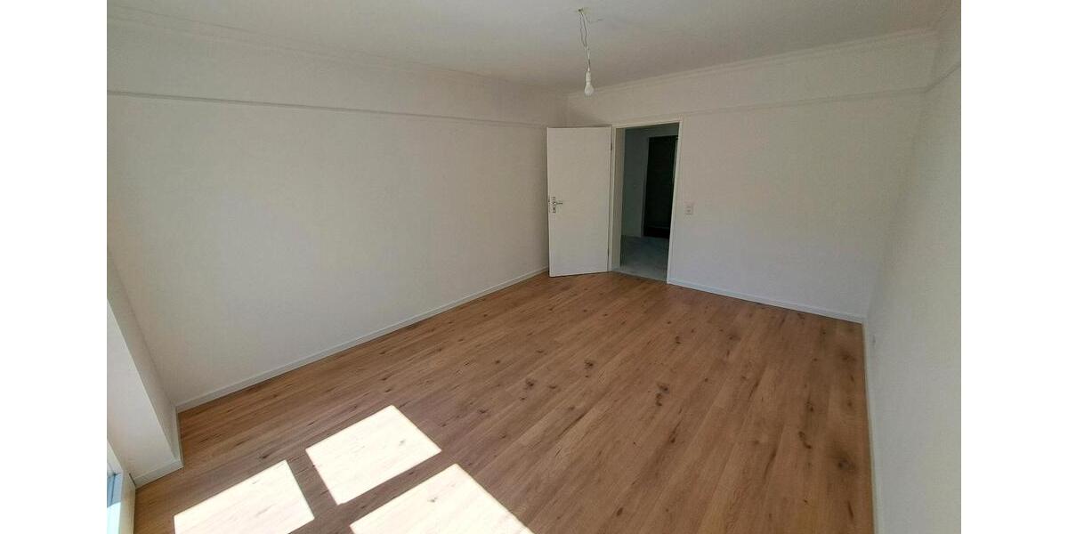 Bungalow Landau in der Pfalz - 8 Zimmer, 219 m&sup2;, 2.650&euro; | Angebot:26445773