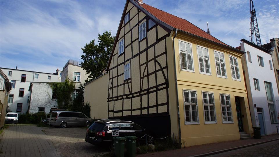 Erdgeschoßwohnung Güstrow - 2.5 Zimmer, 75 m&sup2;, 600&euro; | Angebot:23850204