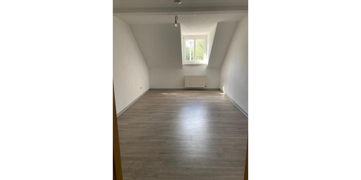 Dachgeschoßwohnung Oschatz - 3 Zimmer, 76 m&sup2;, 550&euro; | Angebot:26380353