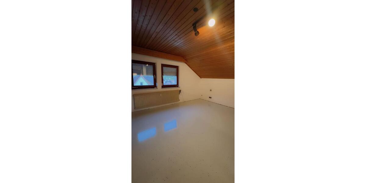 Dachgeschoßwohnung Tuttlingen - 3 Zimmer, 70 m&sup2;, 750&euro; | Angebot:26689048