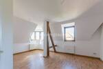 Plauen-Neundorf: 2-Zimmer-Dachgeschoßwohnung mit EBK & Stellplatz