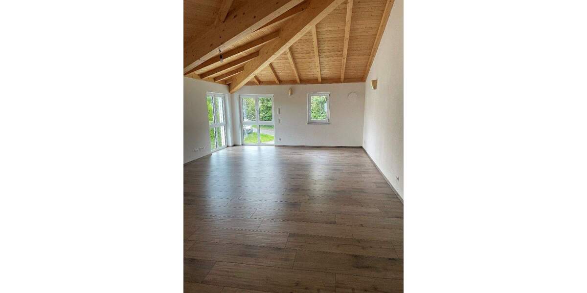 RARITÄT! Wunderschöne Dachgeschosswohnung - sucht nette Mieter! 3 zimmer