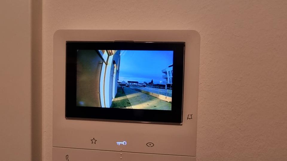 Anfragen nur per Mail: Riesige 1 Zimmer - Balkon - Tiefgarage - BH1 Whg. 8 1 zimmer