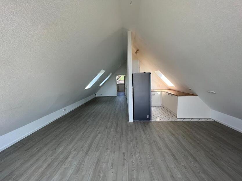 Exklusive, modernisierte 2-Zimmer-Dachgeschoßwohnung in Trittau