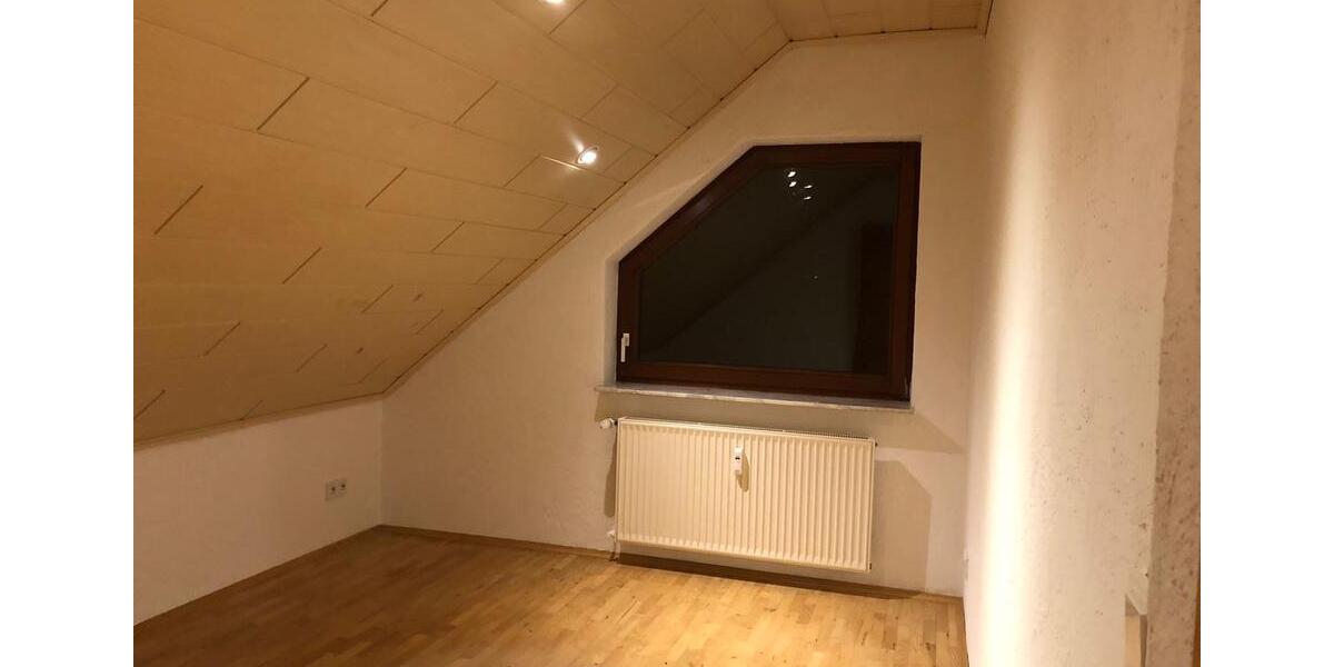 Dachgeschoßwohnung Marburg - 3 Zimmer, 90 m&sup2;, 900&euro; | Angebot:26617514