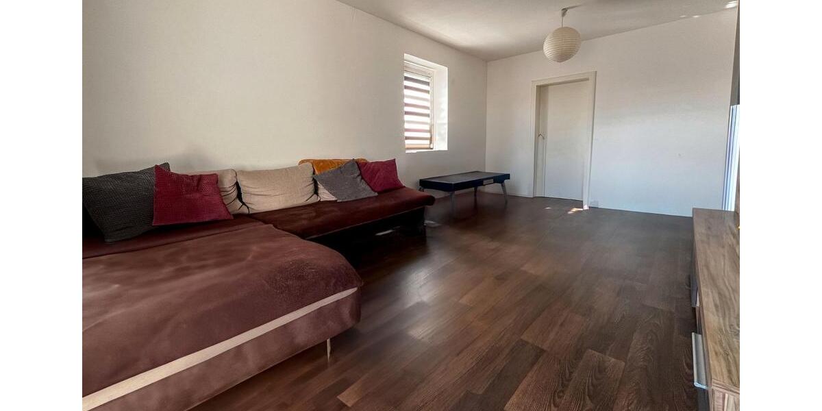 Dachgeschoßwohnung Oberlungwitz - 3 Zimmer, 55 m&sup2;, 300&euro; | Angebot:26003184