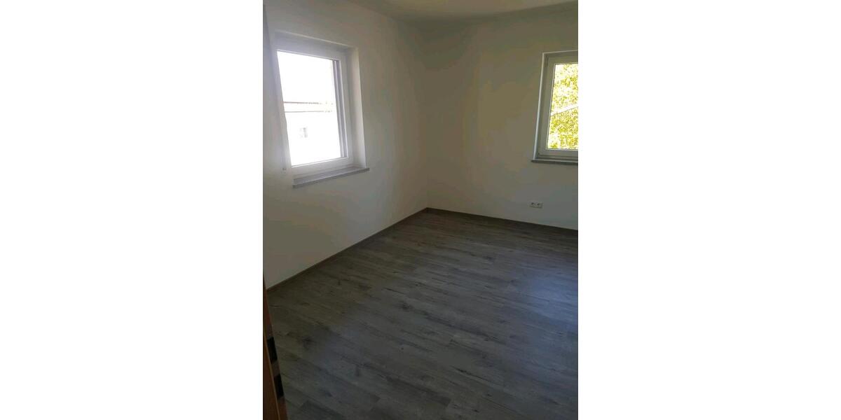 Etagenwohnung Niederwinkling - 4 Zimmer, 110 m&sup2;, 1.350&euro; | Angebot:26427222