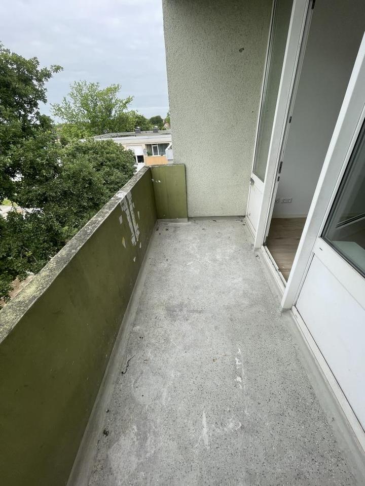 **FRISCH RENOVIERTE 3-ZIMMERWOHNUNG MIT BALKON** zimmer