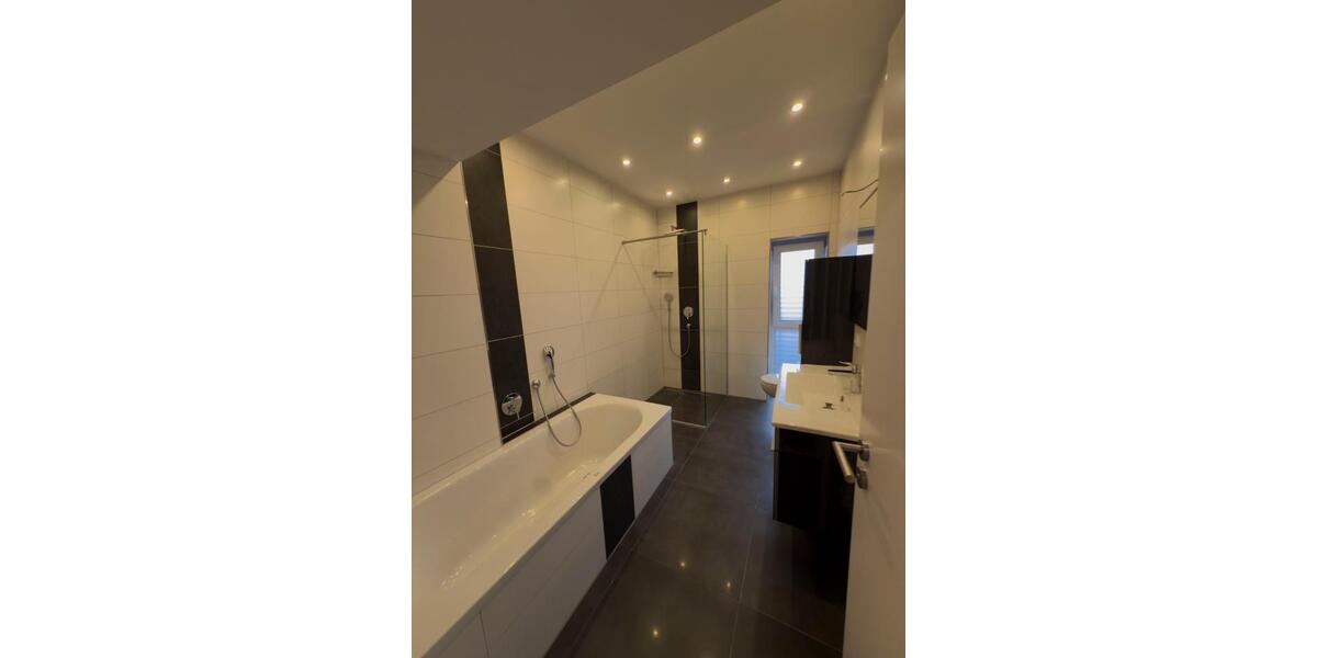 Etagenwohnung Großwallstadt - 4 Zimmer, 174 m&sup2;, 1.650&euro; | Angebot:25342133
