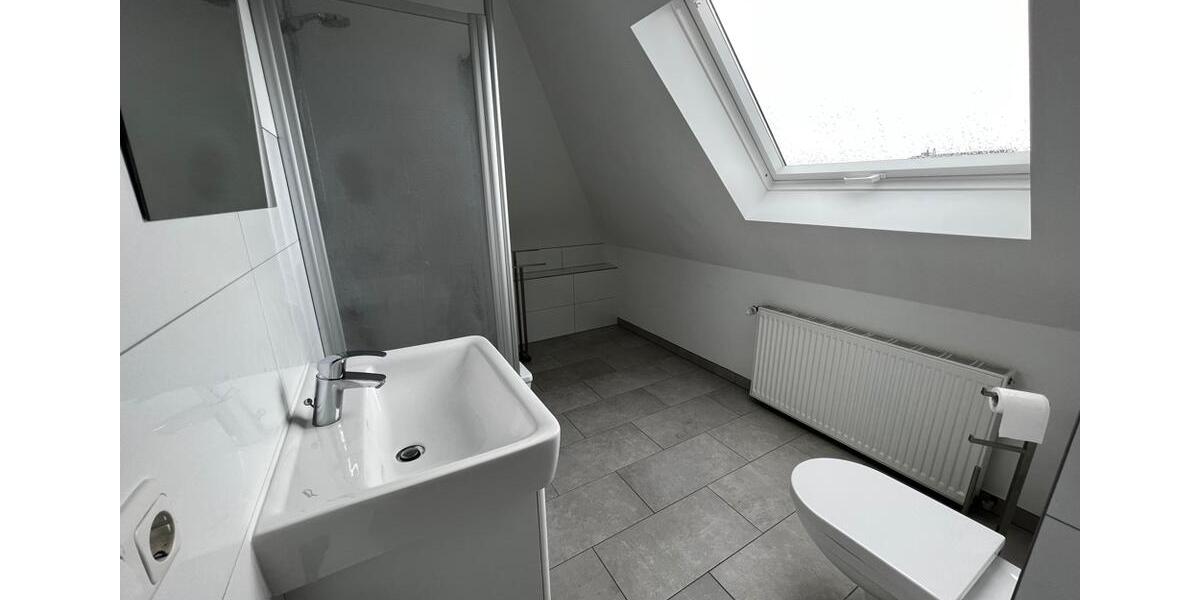 #geräumige Dachgeschoss-Wohnung#offen#hell#Balkon 2 zimmer