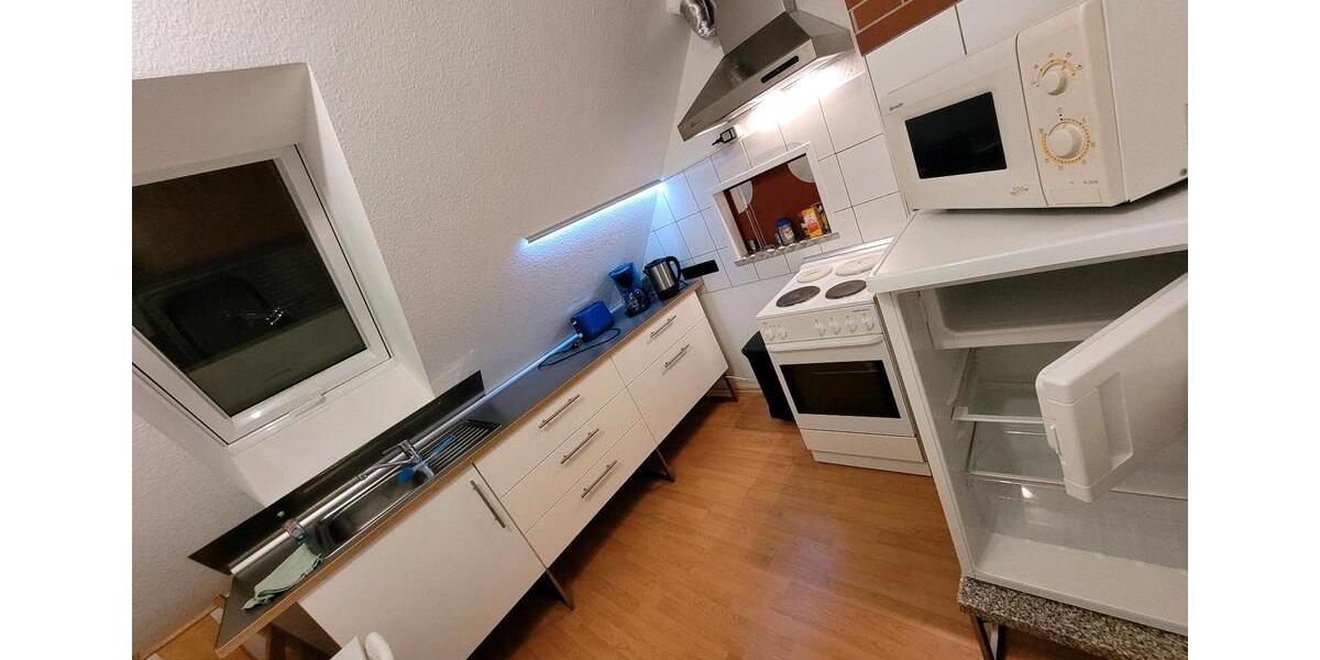 möbliertes ZimmerWohnung voll ausgestattet mit Schreibtisch 1 zimmer