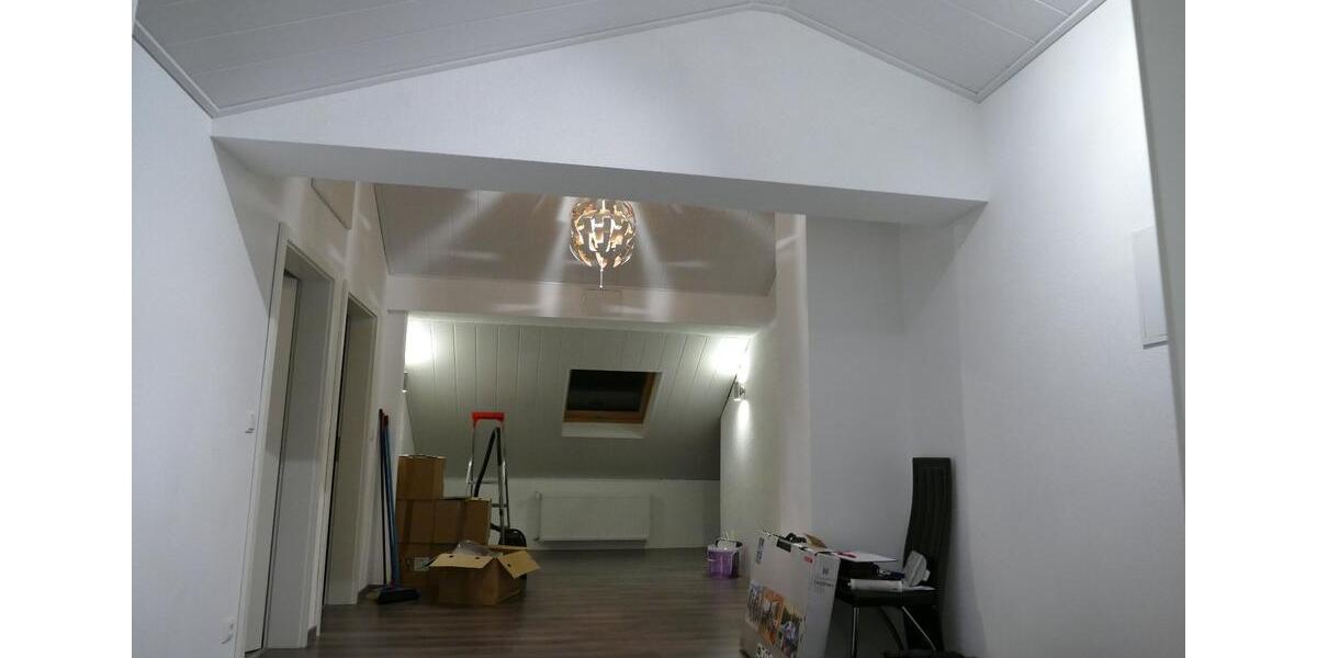 Dachgeschoßwohnung Gückingen - 3.5 Zimmer, 85 m&sup2;, 600&euro; | Angebot:25883292