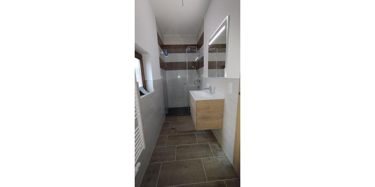 Wohnung 120m² 2xBad ,saniert ,Erstbezug,separater Eingang,zentral 4 zimmer