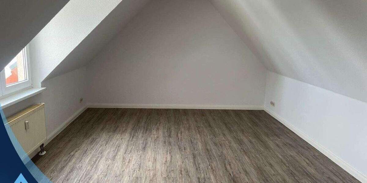 frisch renovierte Dachgeschoss Wohnung 4 zimmer