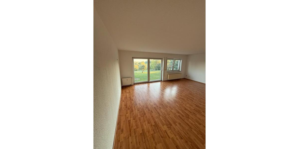 Etagenwohnung Großschirma - 4 Zimmer, 120 m&sup2;, 890&euro; | Angebot:24566023