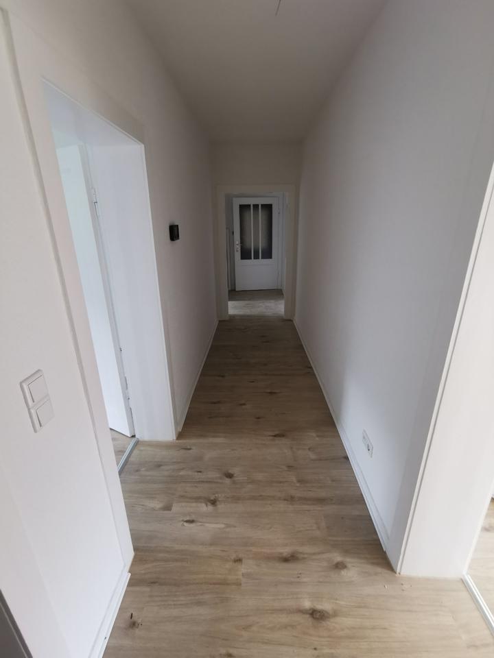 gegenüber St. Bernward - neues Bad - Laminat - Keller - Garten