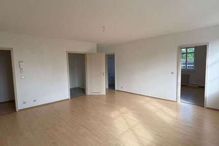 Wohnung zum Mieten in Crimmitschau 260 € 53.06 m² 2 zimmer