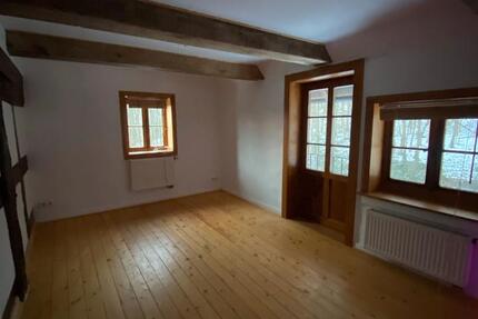 Gemütliche 2 ZKB Wohnung in Fachwerkhaus am Waldrand zimmer