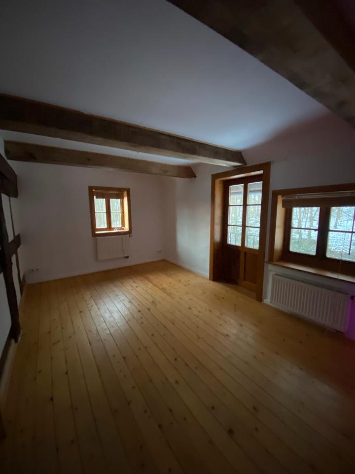 Gemütliche 2 ZKB Wohnung in Fachwerkhaus am Waldrand zimmer