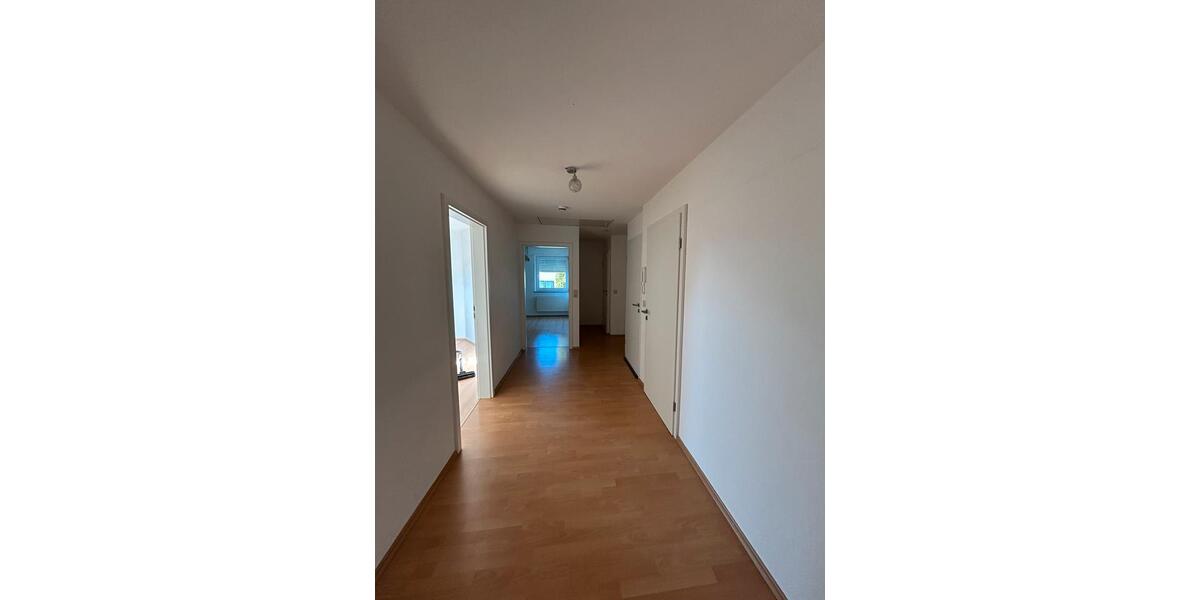 Dachgeschoßwohnung Bisingen - 4 Zimmer, 90 m&sup2;, 1.100&euro; | Angebot:25350379