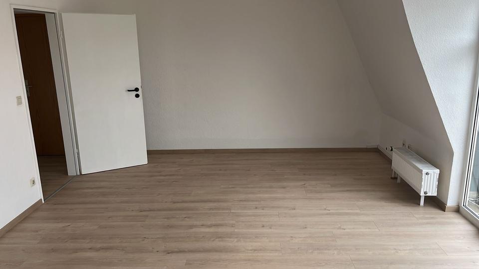 Dachgeschoßwohnung Bitterfeld-Wolfen Bitterfeld - 3 Zimmer, 70 m&sup2;, 734&euro; | Angebot:26460976