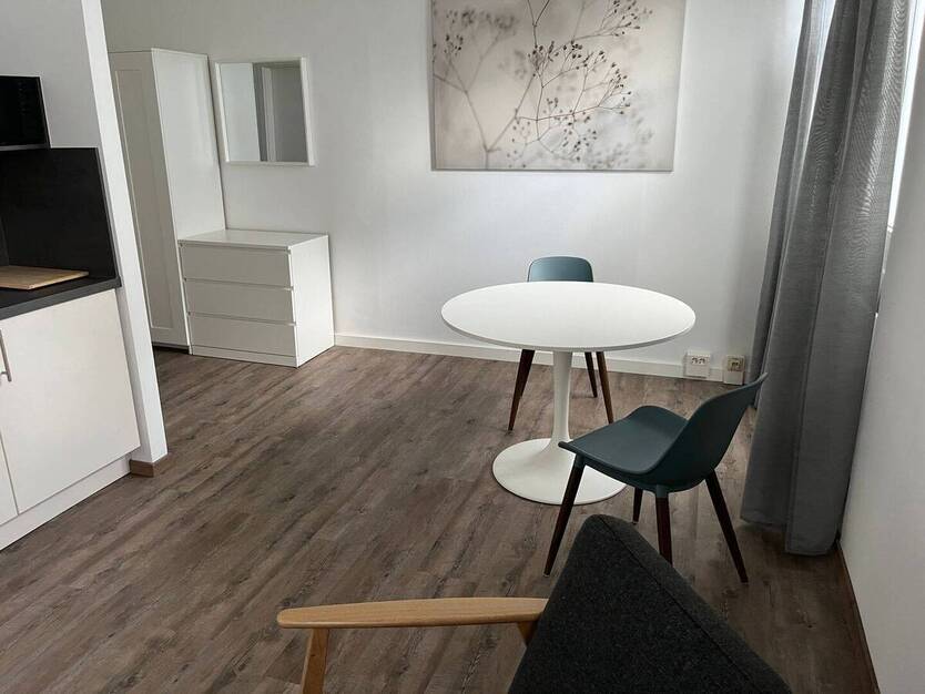 Business-Wohnen - Neu und sehr geschmackvoll möbliertes 1 Zimmer-Appartement im EG, Außenstellplatz oder TG-Stellplatz optional 1 zimmer