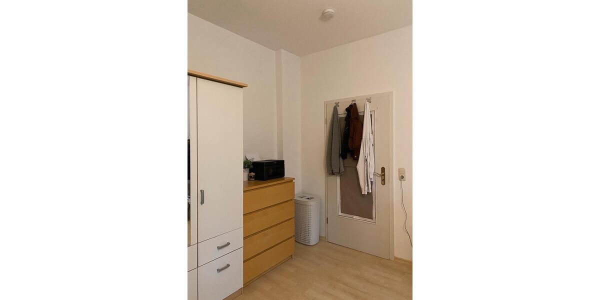 Gemütliches Zimmer in 3er-WG :) 1 zimmer