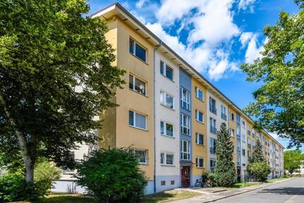 Helle 4-Raumwohnung mit Außenrollos in der Neustadt zimmer