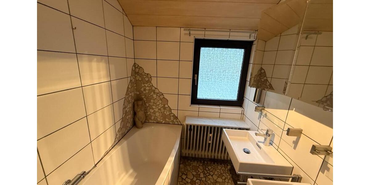 Dachgeschoßwohnung Unterreichenbach - 3 Zimmer, 90 m&sup2;, 1.050&euro; | Angebot:24625495