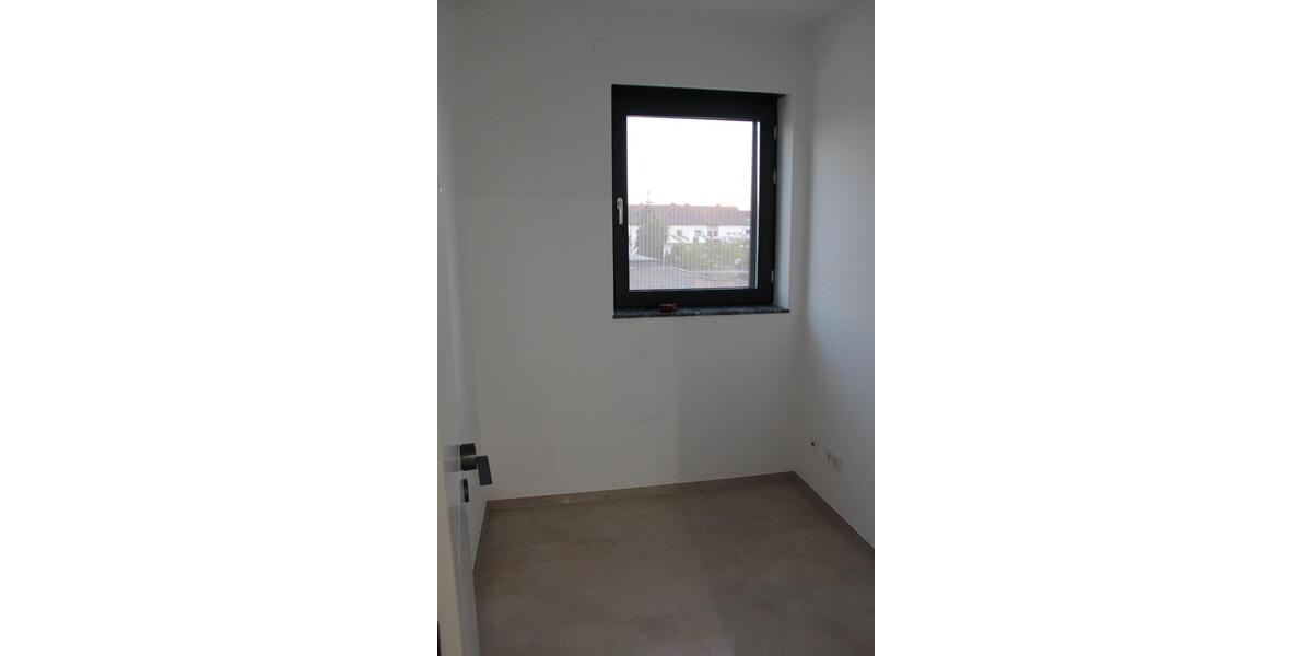 Etagenwohnung Rüsselsheim am Main - 3 Zimmer, 97 m&sup2;, 1.600&euro; | Angebot:26442716