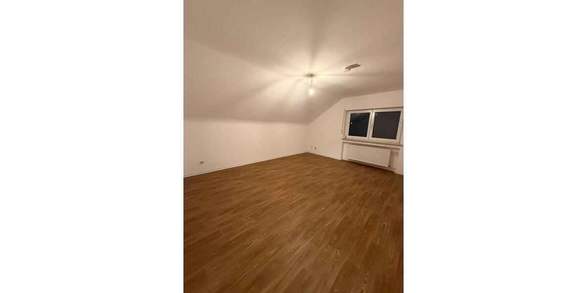 Dachgeschoßwohnung Zweibrücken - 2.5 Zimmer, 70 m&sup2;, 650&euro; | Angebot:24504509