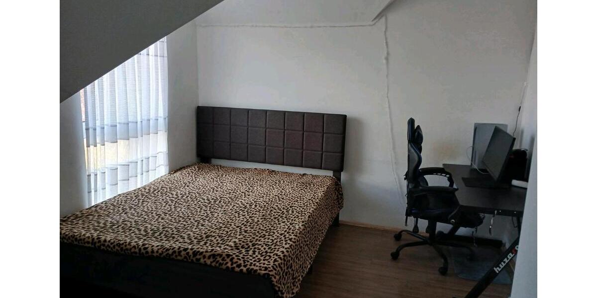 Dachgeschoßwohnung Schloß Holte-Stukenbrock Stukenbrock - 3 Zimmer, 75 m&sup2;, 750&euro; | Angebot:25968694