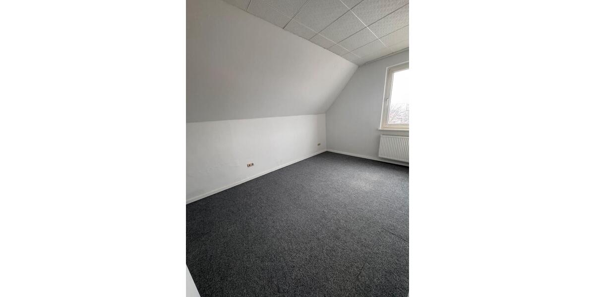 Dachgeschoßwohnung Lübbecke - 4 Zimmer, 100 m&sup2;, 670&euro; | Angebot:25045406