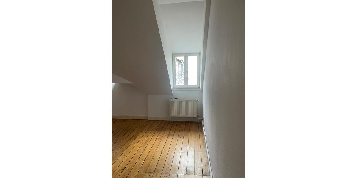 Dachgeschoßwohnung Wiesbaden Biebrich - 4 Zimmer, 105 m&sup2;, 1.190&euro; | Angebot:23487974