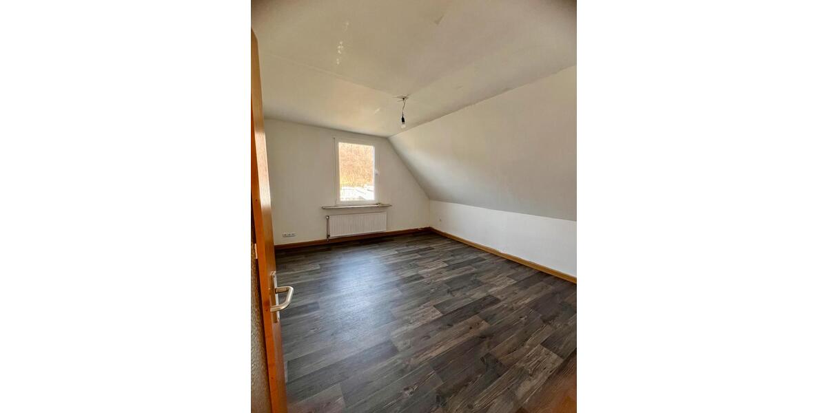 Dachgeschoßwohnung Gummersbach Berstig Süd - 3 Zimmer, 83 m&sup2;, 830&euro; | Angebot:26040287