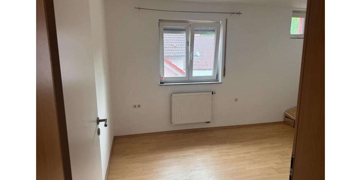 Etagenwohnung Groß-Zimmern Zimmern - 3 Zimmer, 100 m&sup2;, 1.350&euro; | Angebot:26493142