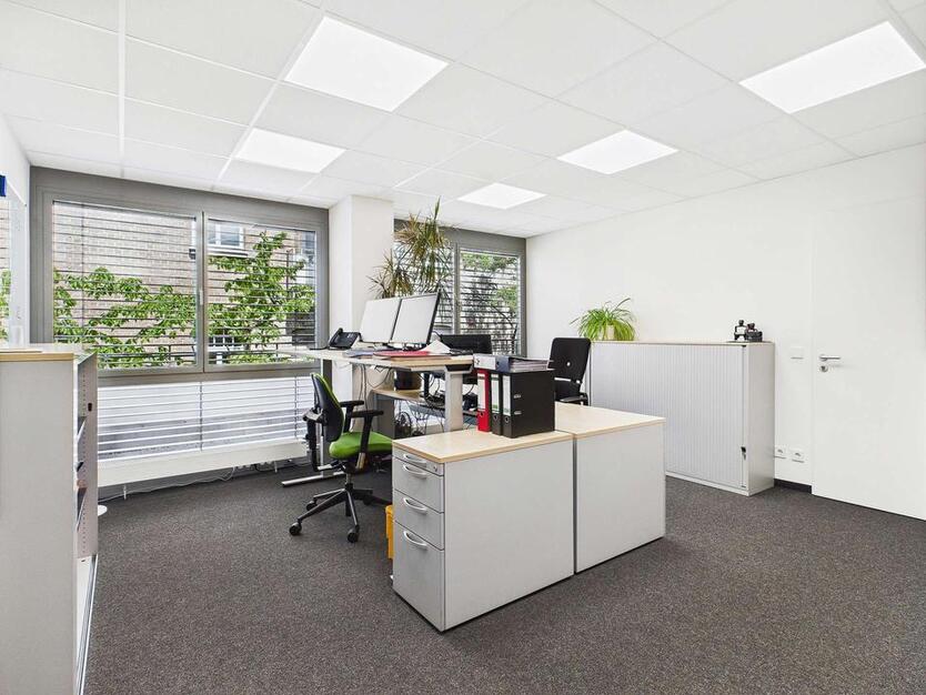 Erstbezug nach Modernisierung: Bürofläche in Stuttgart-Mitte – barrierefrei & vielseitig nutzbar. zimmer