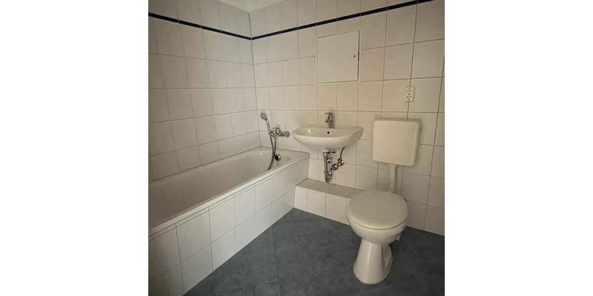 Erdgeschoßwohnung Güstrow - 3 Zimmer, 60 m&sup2;, 450&euro; | Angebot:25990349