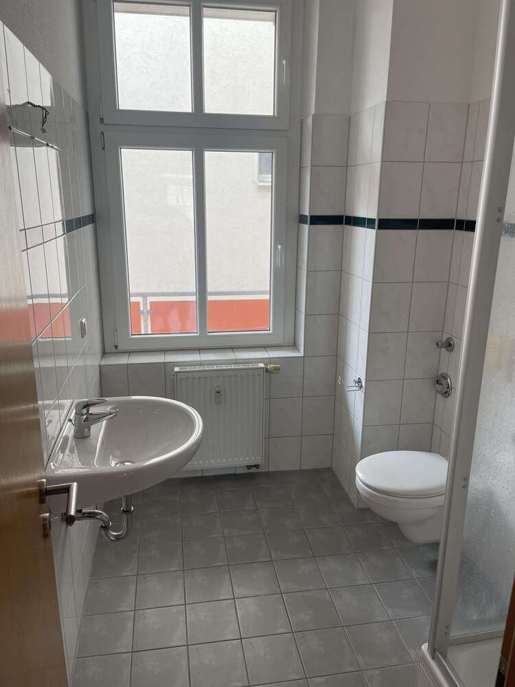 1 Zimmer-Wohnung mit Balkon und Küche *perfekt für Pendler, Azubis & Studenten*