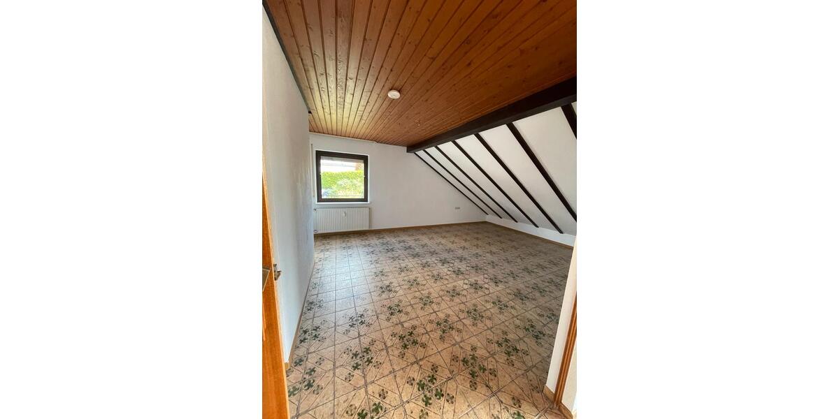 Dachgeschoßwohnung Obersulm - 3 Zimmer, 65 m&sup2;, 990&euro; | Angebot:26099183