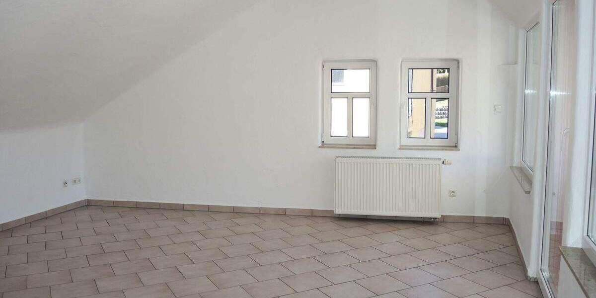 3-Zimmer-Dachgeschoßwohnung 84m² mit Balkon und Stellplatz 3 zimmer