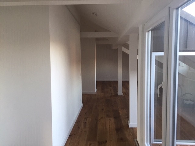 Top 3-Zimmer-DG-Wohnung mit Loggia und KFZ-Stellplatz Nbg-Schweinau