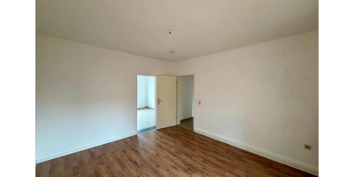 Etagenwohnung Naumburg (Saale) - 4 Zimmer, 82 m&sup2;, 533&euro; | Angebot:17822265