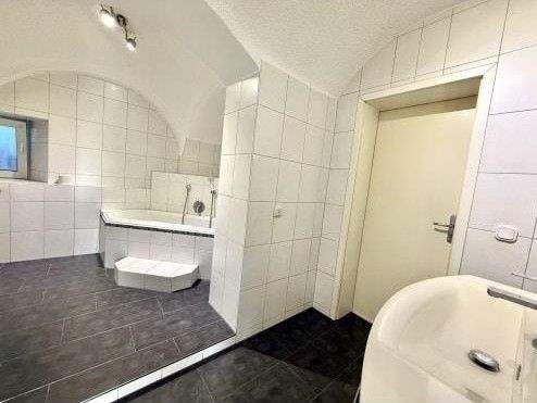 Reihenmittelhaus Floß Weikersmühle - 7 Zimmer, 182 m&sup2;, 1.590&euro; | Angebot:26155311