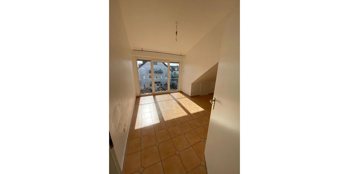 Dachgeschoßwohnung Mörfelden-Walldorf Walldorf - 3 Zimmer, 84 m&sup2;, 1.550&euro; | Angebot:25449482