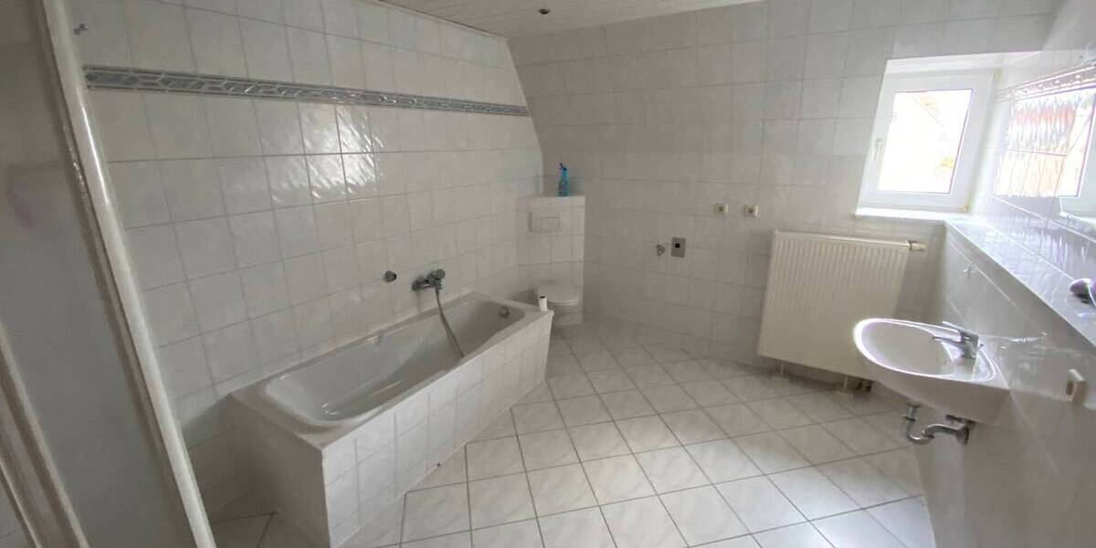 Etagenwohnung Flöha - 2 Zimmer, 67 m&sup2;, 400&euro; | Angebot:23987440