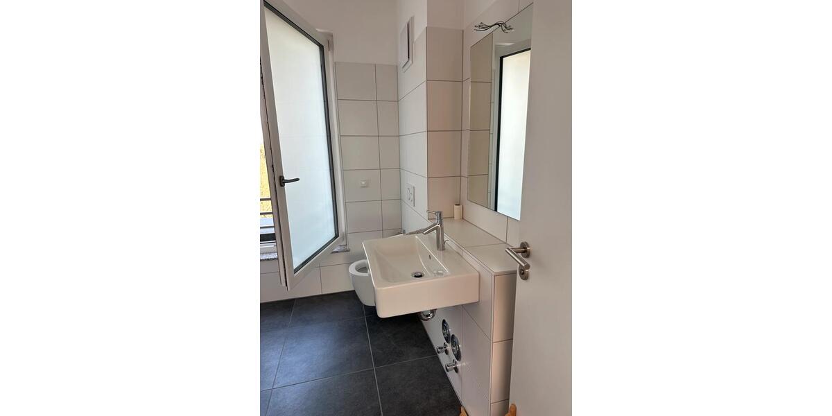 Einfamilienhaus Pforzheim Nordstadt - 2 Zimmer, 83 m&sup2;, 1.550&euro; | Angebot:25804691