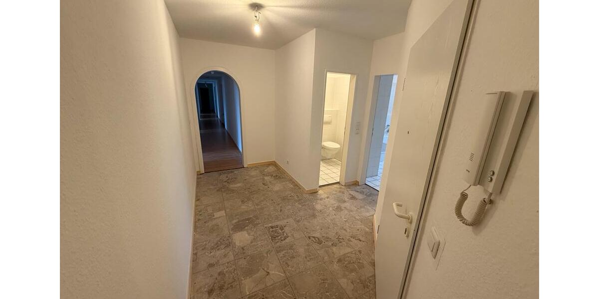 Etagenwohnung Bad Driburg - 4 Zimmer, 140 m&sup2;, 750&euro; | Angebot:26355308