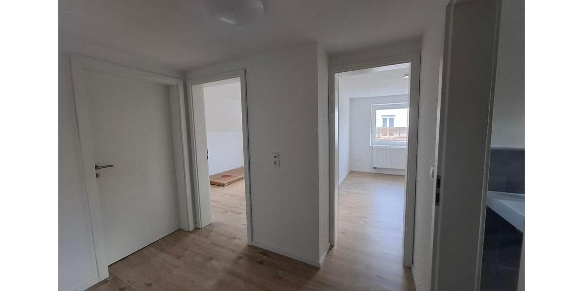 Dachgeschoßwohnung Geisenhausen - 4 Zimmer, 91 m&sup2;, 990&euro; | Angebot:26636176